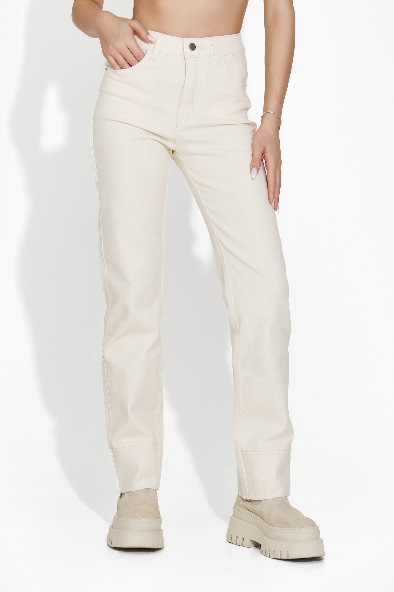 Eilen Bogas women's casual beige jeans