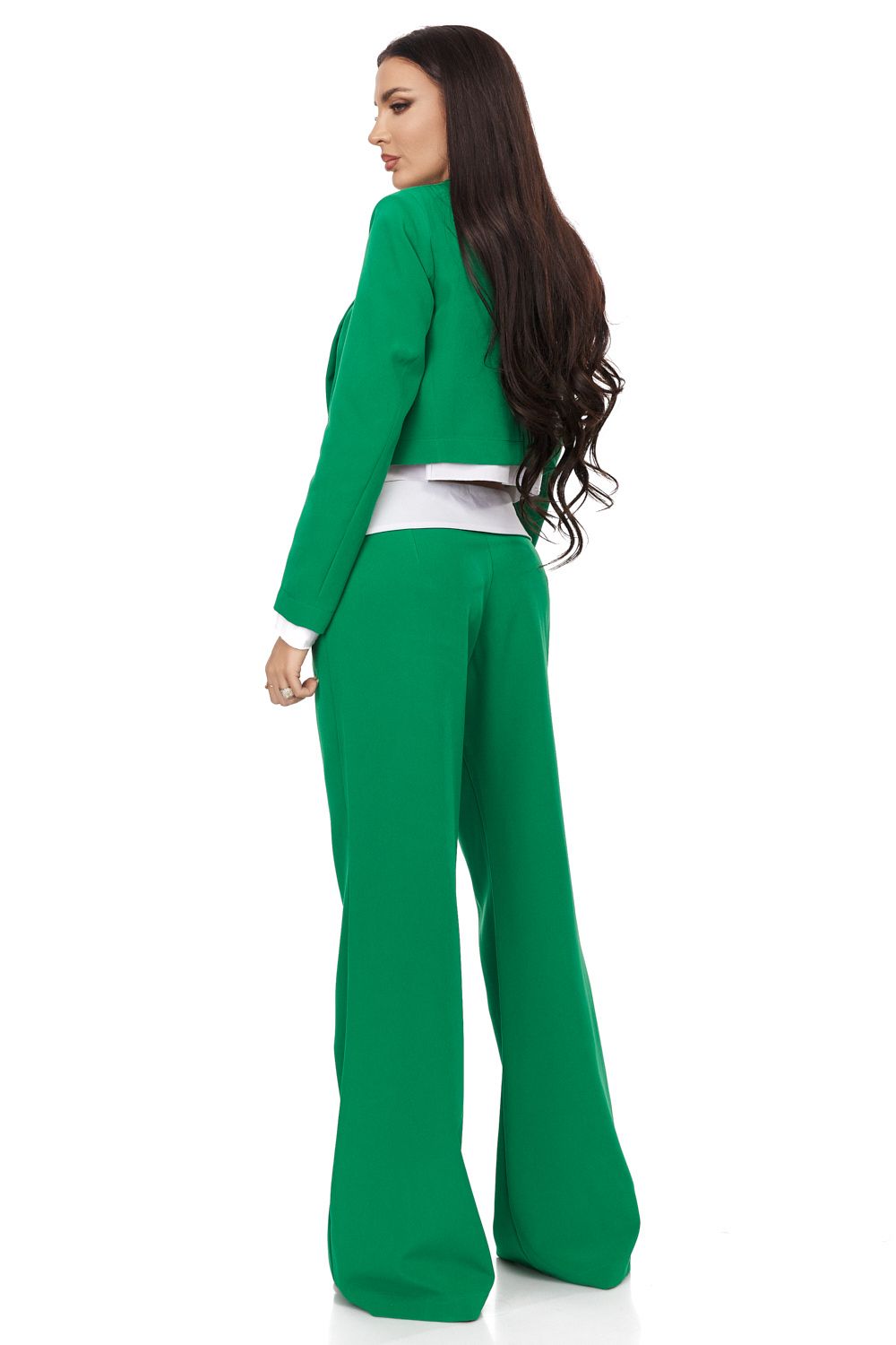 Lady's elegant green Rebira Bogas suit