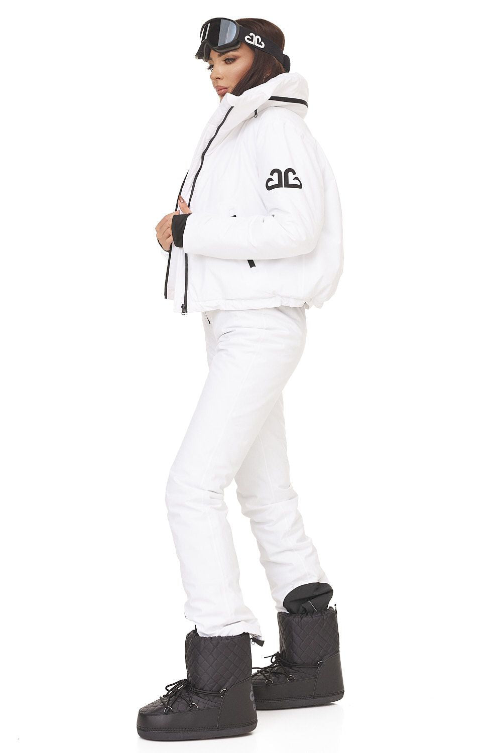Reasia Bogas white casual ski suit