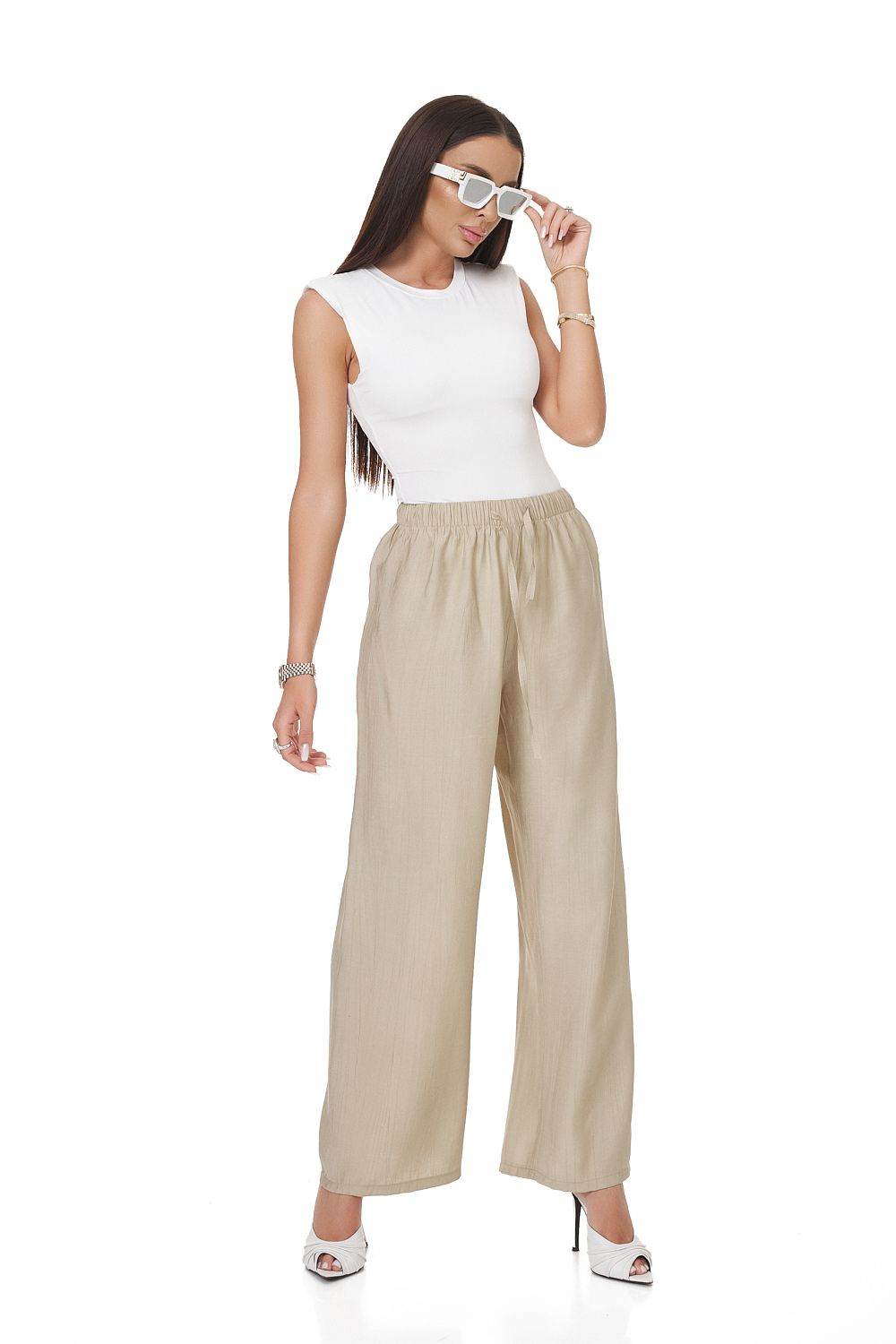 Chrissy Bogas casual beige trousers