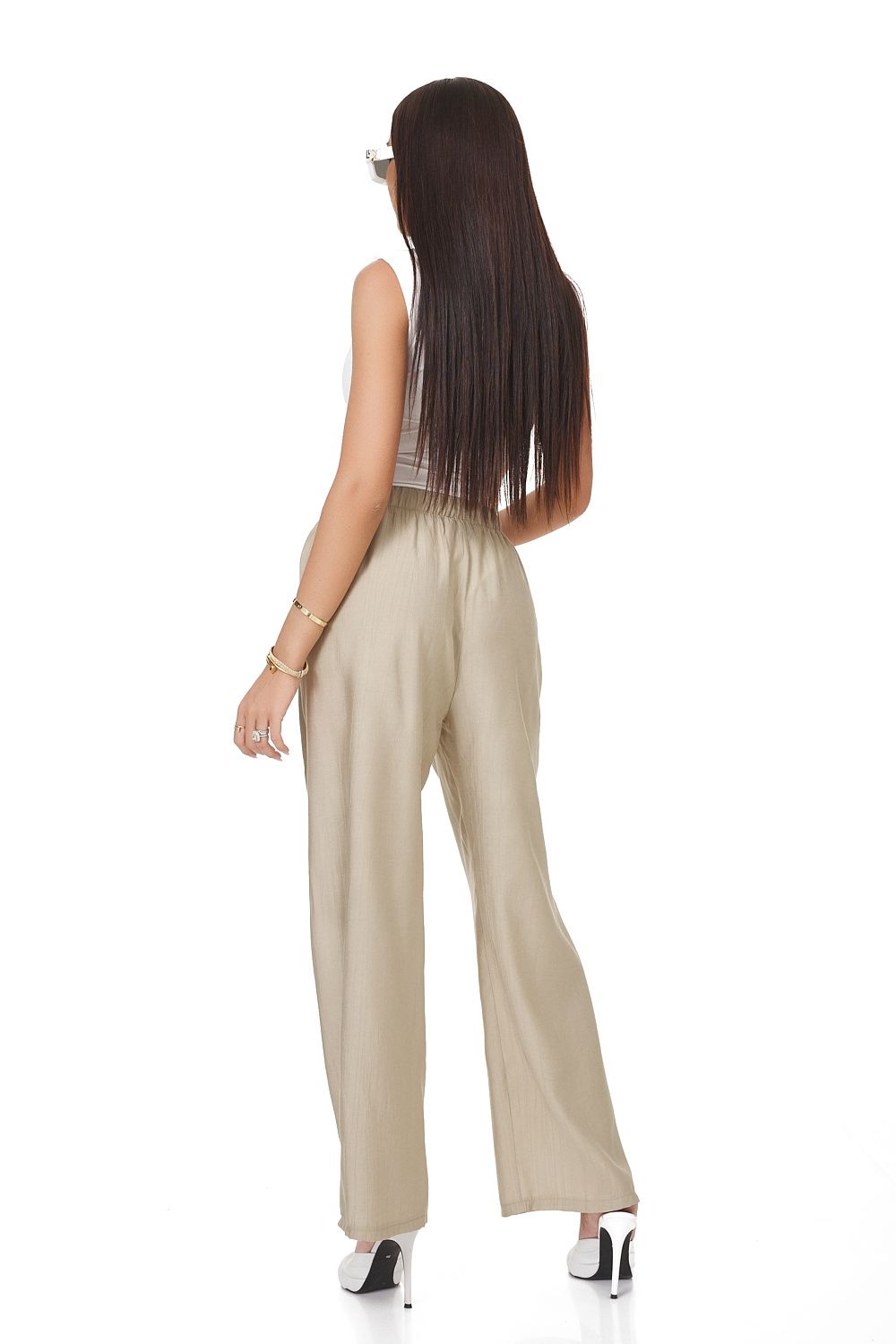 Chrissy Bogas casual beige trousers